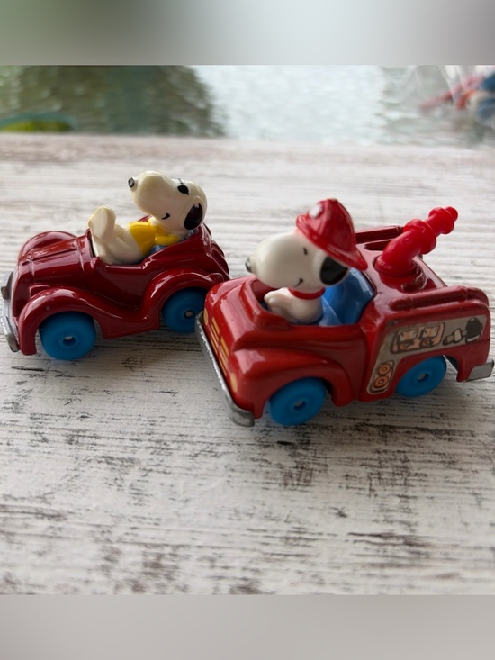 Snoopy Other - Peanuts Snoopy Diecast Red Fire Truck & Convertible Toy Set - Kids Vehicles